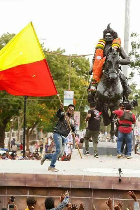VManjunath762's tweet photo. ನಮ್ಮ ಅಪ್ಪು ಕಡೆಯಿಂದ ಎಲ್ಲಾ ಸ್ನೇಹಿತರಿಗೂ ಕರ್ನಾಟಕ ಕನ್ನಡ ರಾಜ್ಯೋತ್ಸವದ ಶುಭಾಶಯಗಳು.💐

#ಕನ್ನಡ #ಕನ್ನಡರಾಜ್ಯೋತ್ಸವ #Bangalore #kannadarajyotsava @PuneethRajkumar @Ashwini_PRK @KicchaSudeep https://t.co/O5SU2zKwMe
