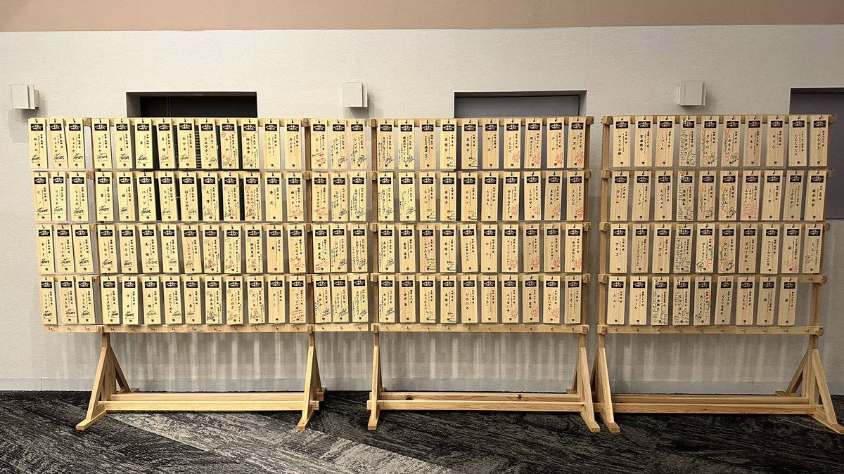 「お客様に神様ですHOTEL2」公演で郵送受取を希望されたお客さまの招木を本日発送いたしました。
キャストやスタッフでメッセージやサインなど書かせて頂きました✨

たくさんのお申し込みをいただき、誠に誠に誠にありがとうございました。
#神様ホテル2
#シアターザロケッツ