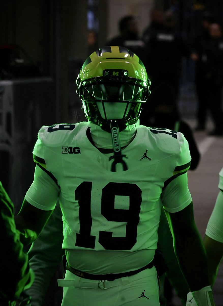 Bryce Underwood plays football today