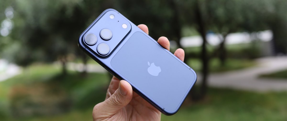 TECHGADGETS1122's tweet photo. iPhone 17 Pro Deep Blue 😍 #iphone #apple #iphone17pro
https://t.co/xHhZ7mDj2B https://t.co/YwwukaNixN