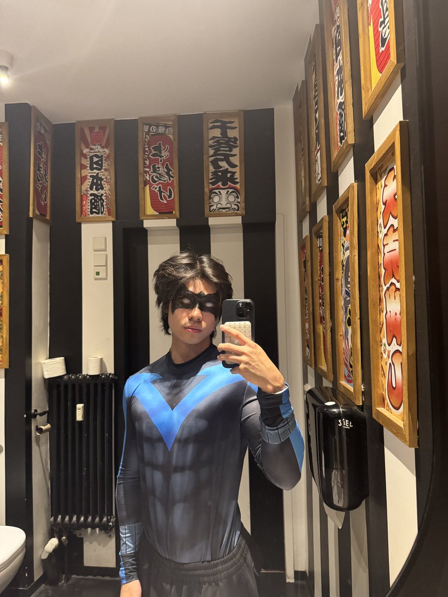 chenyangyii's tweet image. superhero