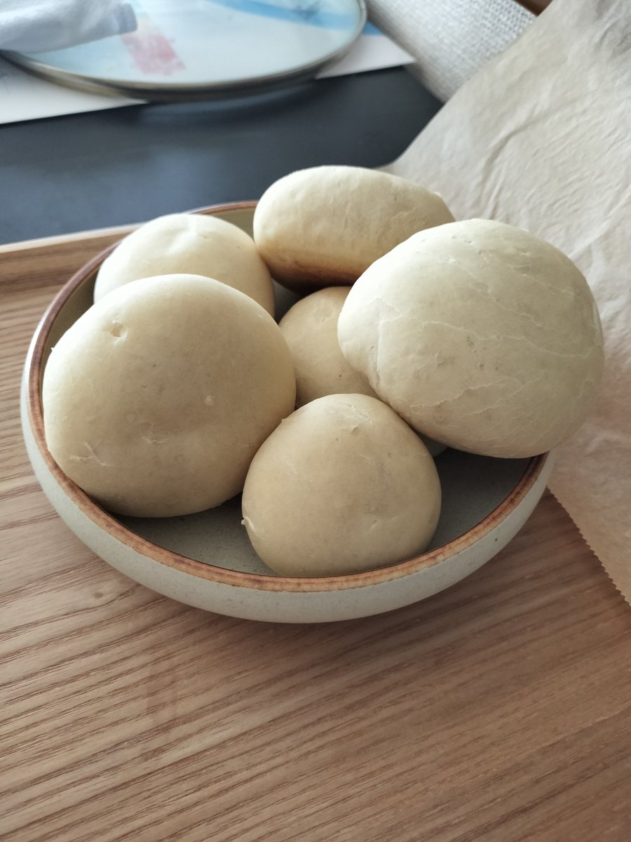 eggc0's tweet photo. なんとなく毎週パン焼いてて今日一番うまくできたので報告させてください https://t.co/pXd5O6BzyZ