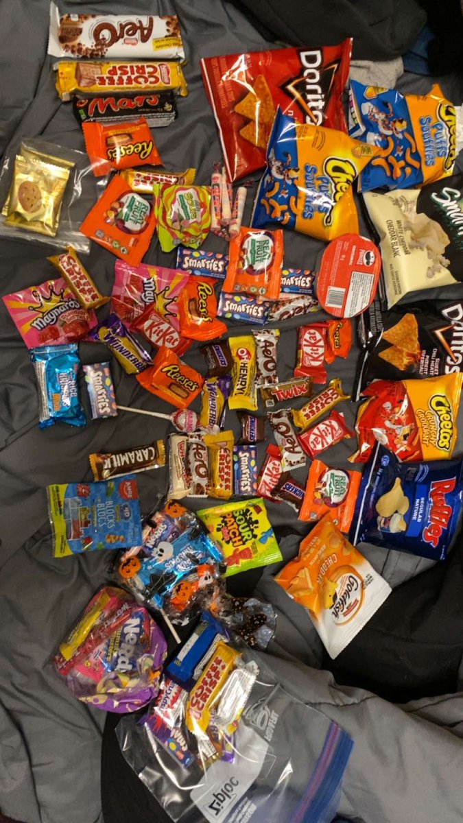 My daughters trick or treating haul😹😹they loved her sm🥹🤍