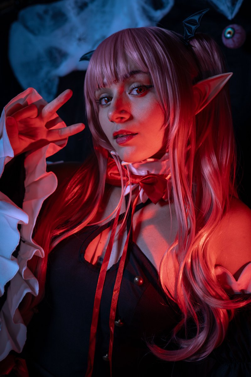 Froshki_'s tweet photo. Krul Tepes no pide dulces, los toma 🩸
Feliz #Halloween 🖤
#cosplayphotography #portraits #cosplayphotographer #photographer #cosplayphoto #owarinoseraph #krultepes #animecommunity #animecosplayer #animegeek #animeworld #animewaifu #animegirl #animevibes #animelover https://t.co/RrI1qqAmXr