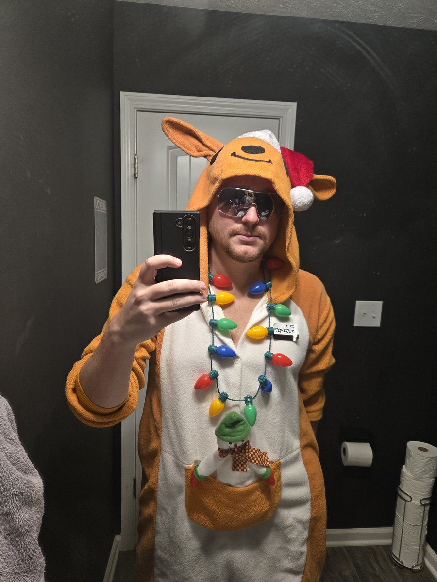 I hate gay Halloween. What do you mean you're a Mariah Carey Kangaroo? No girl, I'm a Mariahsupial.

#gayhalloween #Halloween #gay