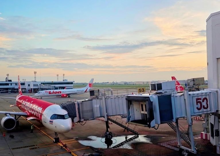 Staff update

Ps. some staffs already arrived in Chiang Mai🙌🏻

#ScarletHeartTH