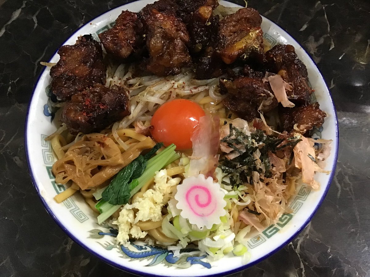 群青
熱盛りTKMスペアリブまぜそば400g
スペアリブ多すぎるし軟骨程度の硬さだったので骨まで食べられて満足感すごかったけど顎疲れました（普通に骨入れ用の皿あったので食べるのは想定してなかったかもしれないけど食べれたので……）
今日の回転がちょっと遅めな理由分かりました