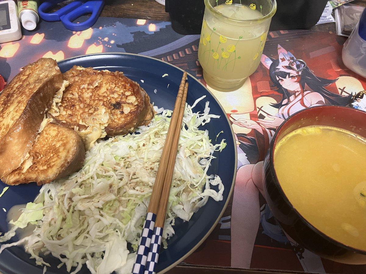 op_euph's tweet photo. Twitterで見つけた美味しそうなレシピを試そうの日
フレンチトーストのアーモンドペーストサンド、リンゴジュースのローズマリー風味 https://t.co/cRo6HG0UR7