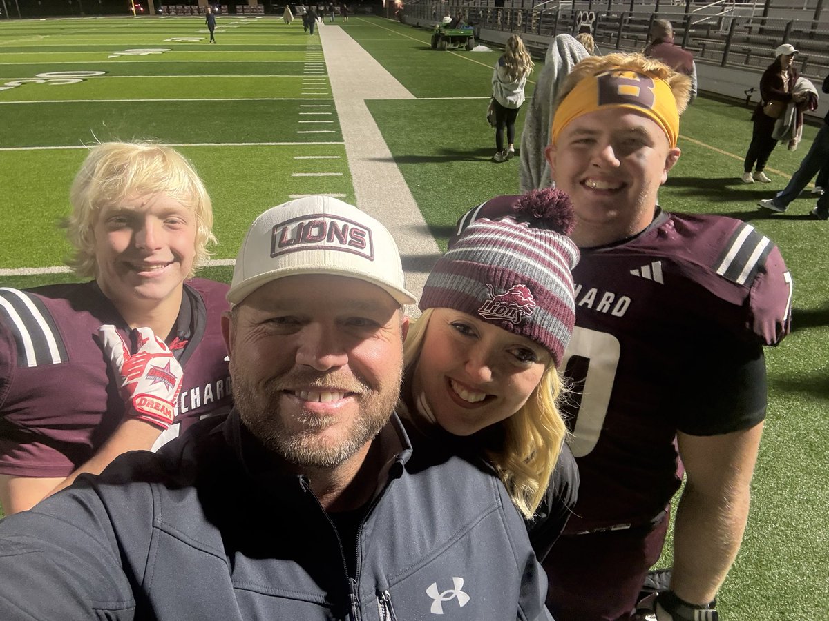 CYoung2028's tweet image. It was a shut out tonight 60-0🎉. Final home game of the regular season. #keepworking #BigWin #Lions @Blanchard_FB @PlayBookAthlete @CSAPrepStar @PrepRedzoneOK @sixstarfootball @6starfootballOK @Enrique__Davis