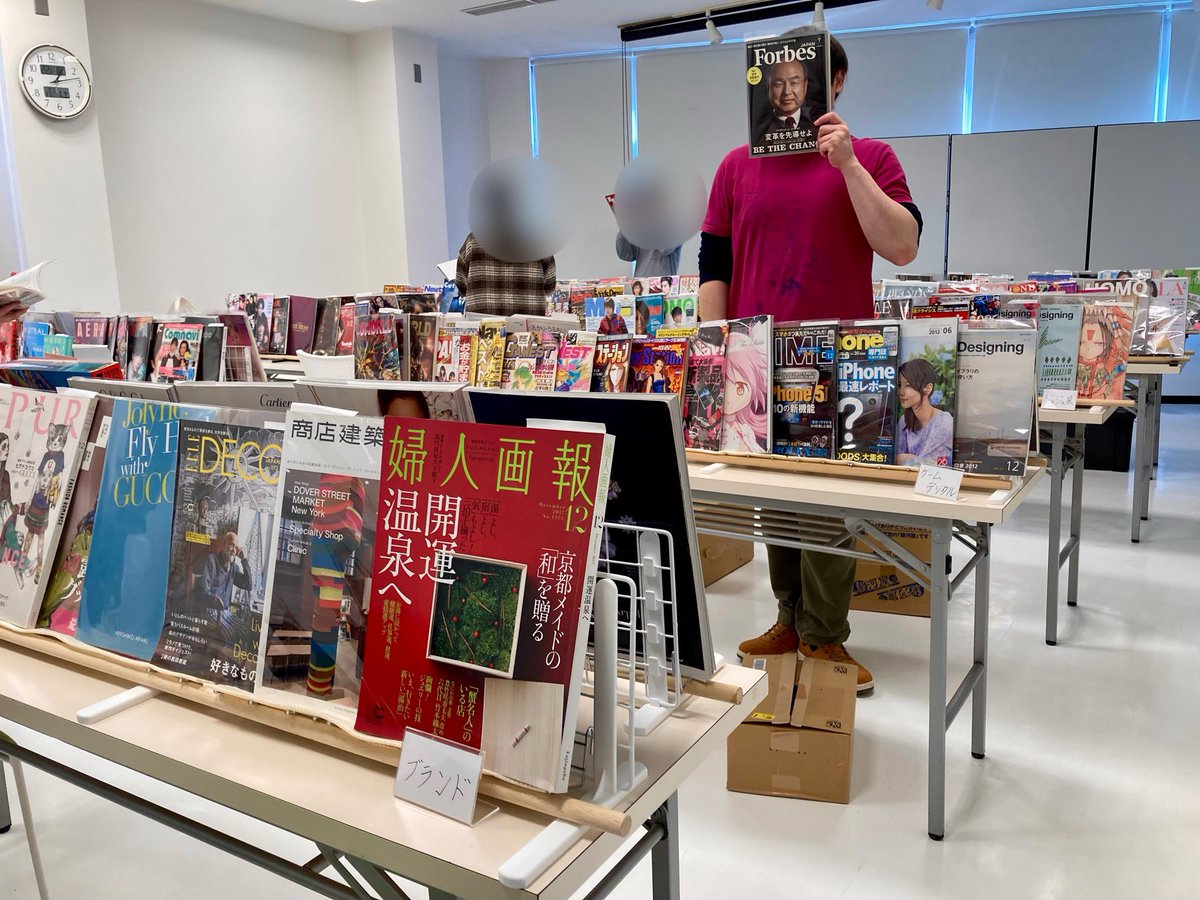 takeuma000's tweet image. す、凄い冊子の数ッ…!!
SNS にアップできないレアなものがいっぱい…!