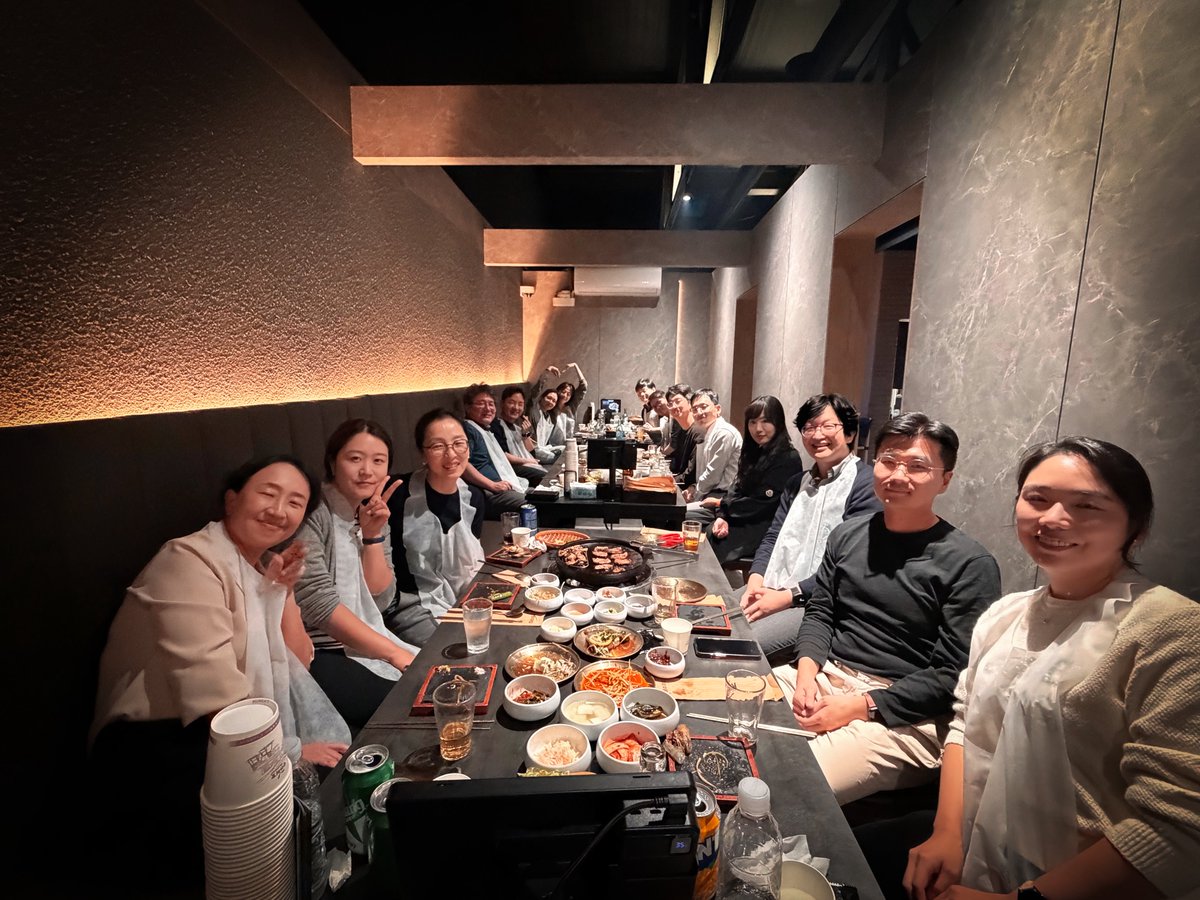 🎃 할로윈 저녁, 병원 회식
젊은 교수님들을 중심으로 한 따뜻한 자리가 있었습니다. 여러 임상교수님들과 허심탄회하게 이야기를 나누며 서로를 더 깊이 이해하고 돈독해질 수 있었던 뜻깊은 시간이었습니다.