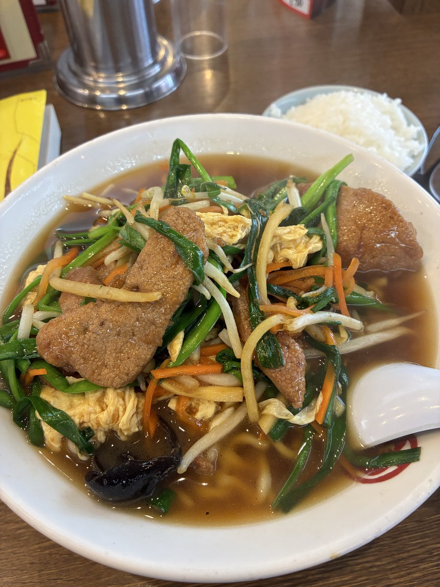 珍来のレバニララーメン
めちゃくちゃうんめ〜