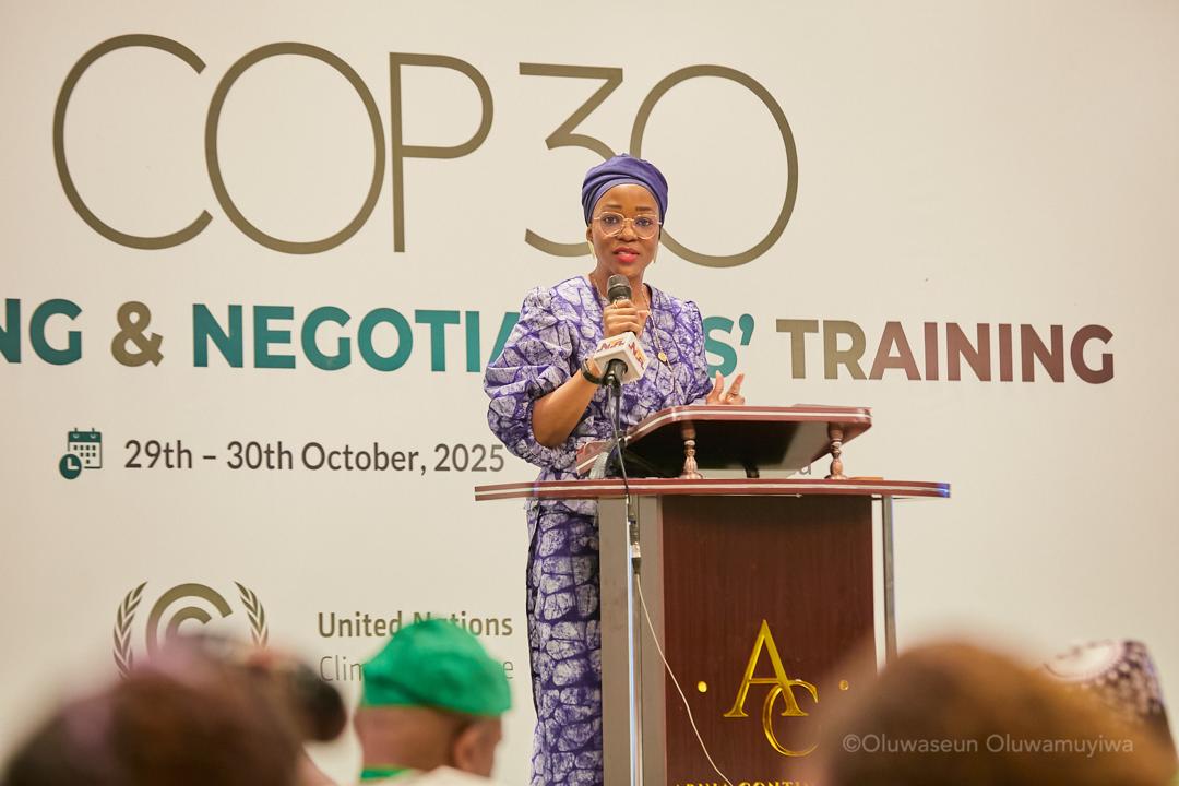 Climategovng's tweet image. 🇳🇬 In collaboration with @PACEclimate &amp;amp; the UK Government, the @Climategovng hosted a 2-day Pre-#COP30 Briefing &amp;amp; Negotiators Training to strengthen Nigeria’s climate diplomacy. 🌍
DG Teni Majekodunmi set the tone with a powerful keynote on Nigeria’s COP30 priorities.