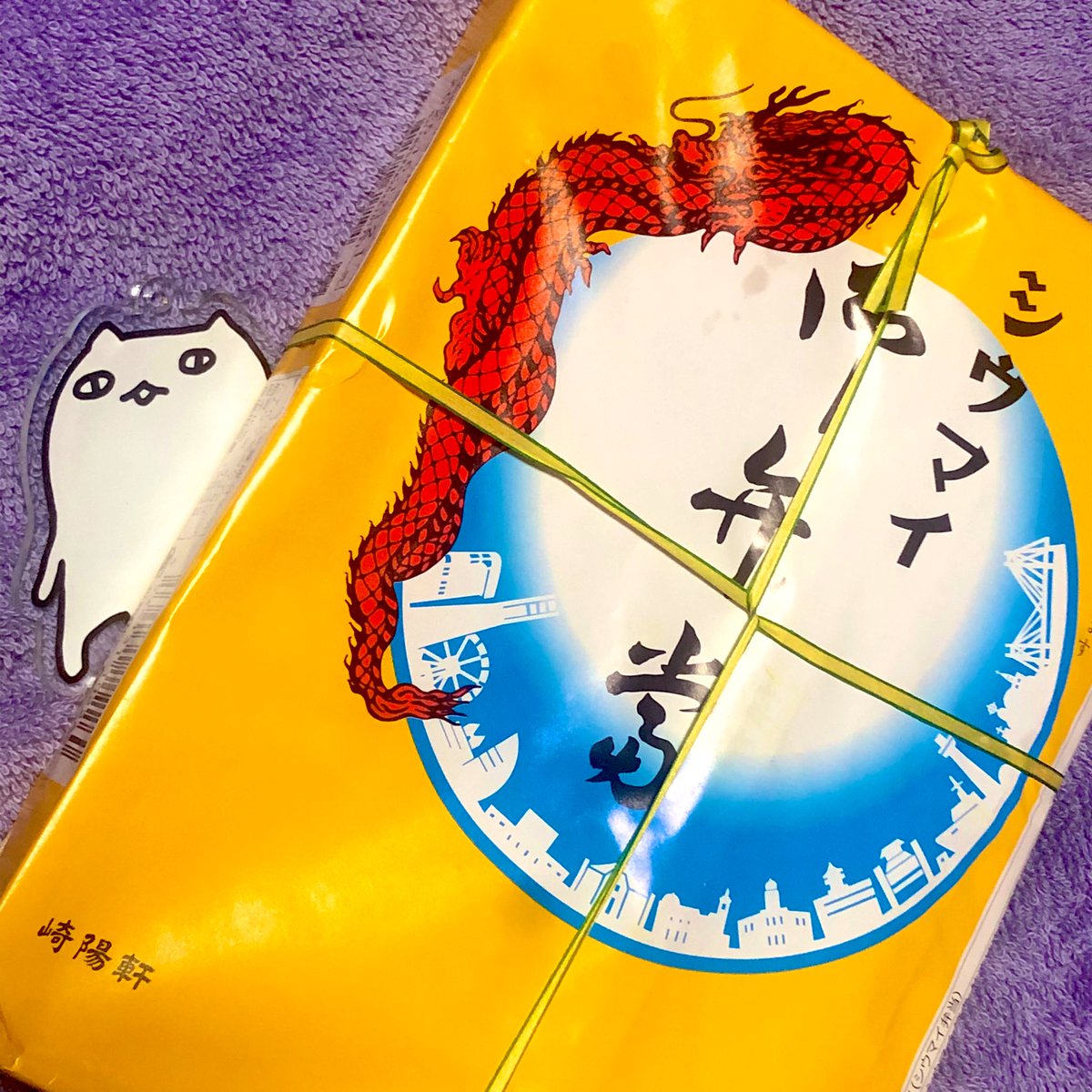 気がつけば11月。秋はイベントが沢山、行きたい展示も沢山ありますが、中の人は次回参加予定のドールイベントに向けて引きこもっております。作らないと何もないらしいので、おひげ達は後ろで踊ってみようと思います