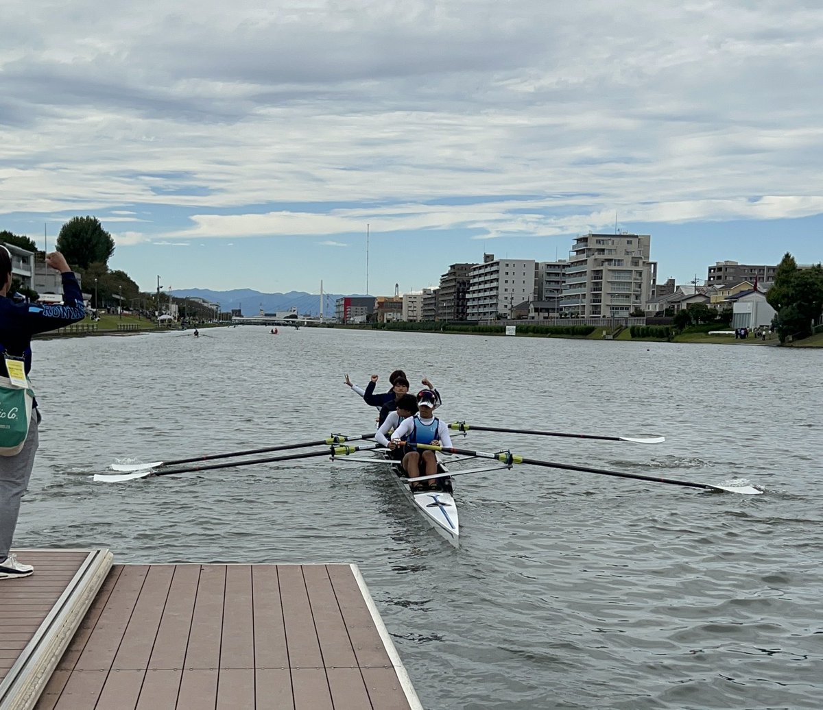【全日本新人選手権】
男子舵手付きフォア敗復

先ほど、男子舵手付きフォアの亀島、宮倉、赤松、太田、荒井が蹴り出しました！

発艇時刻13:52(敗復1組)
レーン
1　名古屋工業大学 ★
2　大阪大学A
3　山口大学

応援よろしくお願いします！🔥