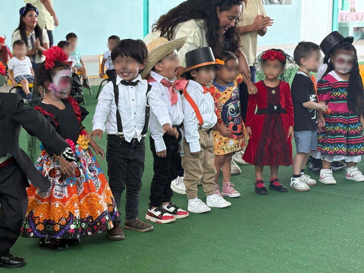 IMSSGro's tweet image. 💀🌼 Con creatividad y orgullo, las guarderías del #IMSSGuerrero participaron en las actividades conmemorativas por el Día de Muertos. 🕯️✨

Preservamos y fomentamos nuestras tradiciones mexicanas desde la infancia. 🇲🇽👧👦

#OrgulloIMSS