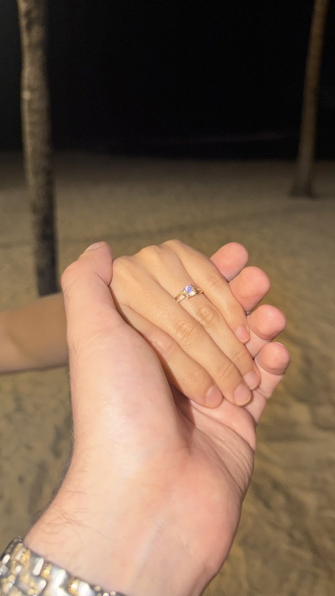 ByGudiOn's tweet photo. Ella dijo que si ❤️💍 por una vida juntos y por nuestro amor verdadero, te amo muchísimo 🥰❤️🎉🌟 https://t.co/6ETXPok6Tc