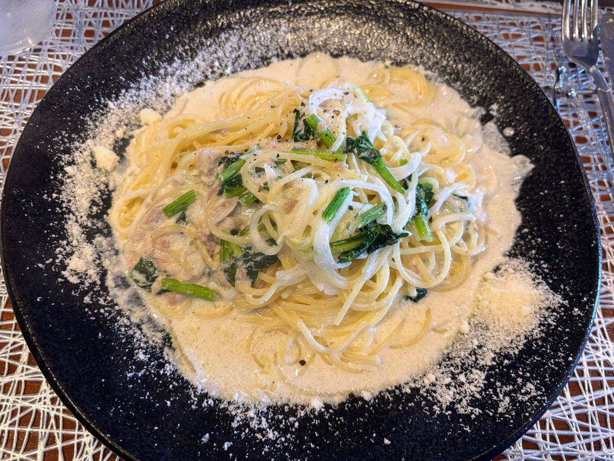 sharoshi2023go's tweet image. 胸まで伸びていた髪をバッサリ切りました✂️
頭が軽くなってスタイリングもしてもらって気分も軽くなったから、ランチして家に帰ります🍝
午後は仕事がんばる🍀
皆様もよい一日を😊