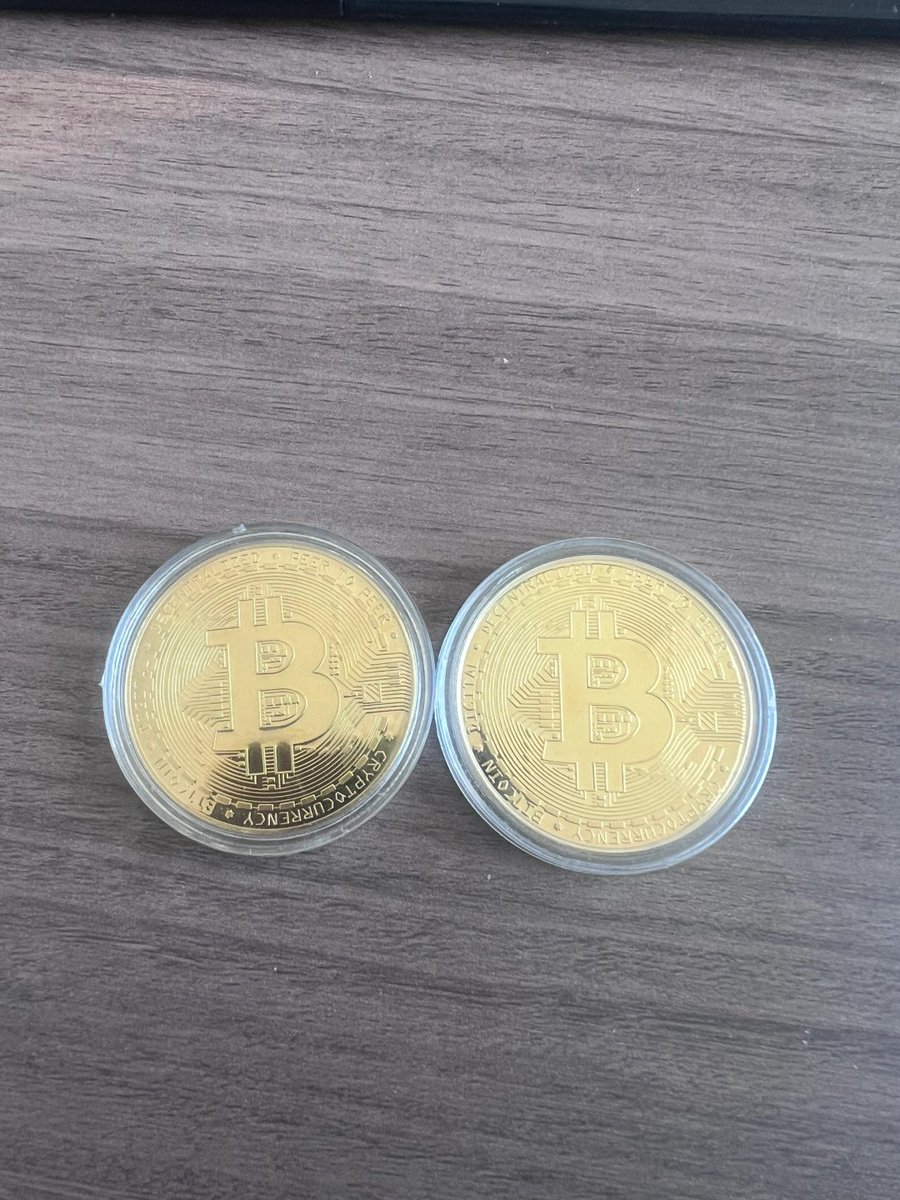 kimberly_oiu's tweet image. Two seemingly identical cryptocurrencies,

are seen by the market as representing value and sentiment respectively.

An analyst&apos;s job is to identify which is driving the market. 🧠📊

#Bitcoin #CryptoAnalyst #BTC