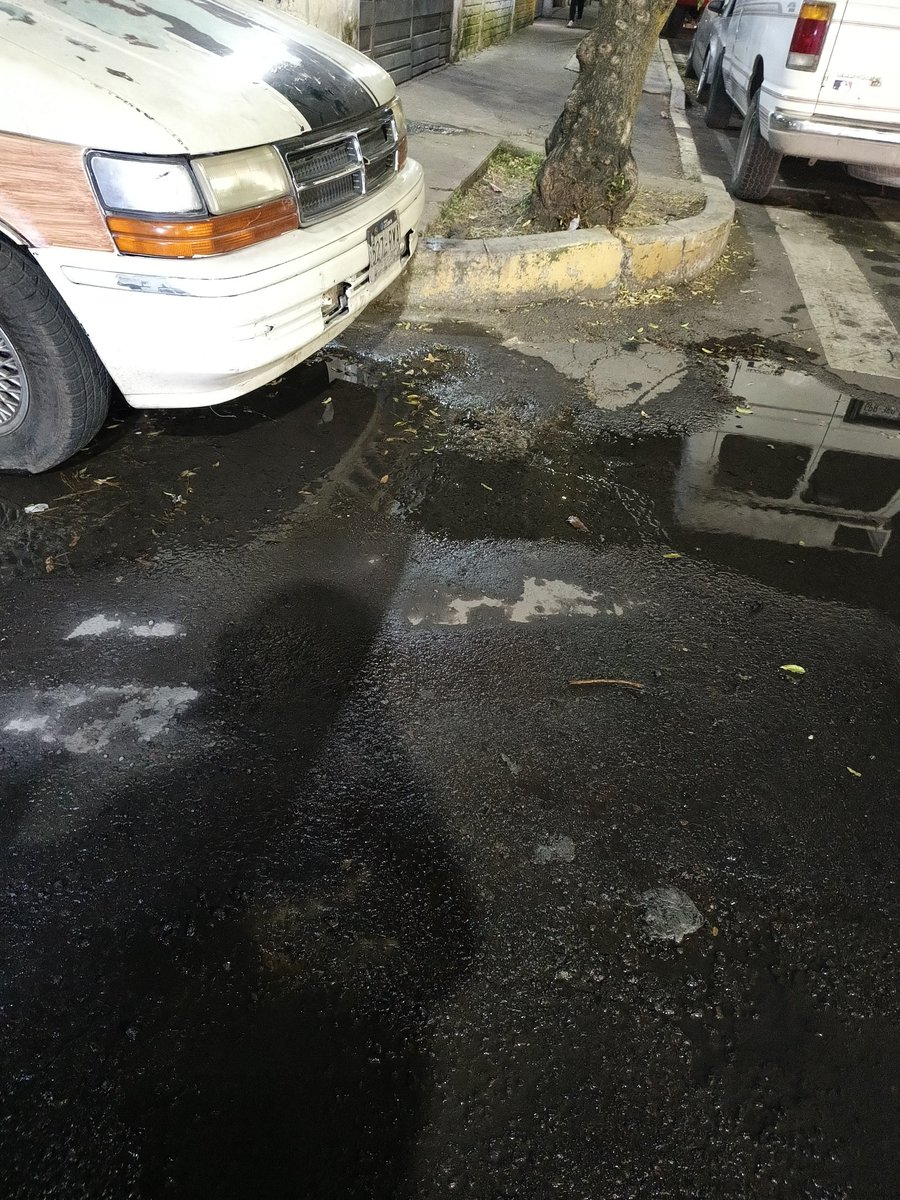 rafaguati's tweet photo. @TlalpanAl  fuga de agua en pomuch y chemax  en heroes de padierna, ya lleva más de una semana, no se ve la fuga porque un taller de hojalatería estaciona muchos vehículos ahí, los cuales a veces dificultan la visibilidad para cruzar por ahí https://t.co/1xP0Ld3B2G