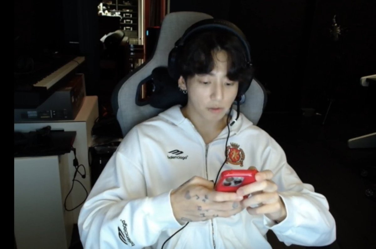 وقتی تو راه دانشگاهی ولی جونگکوک مهم تره