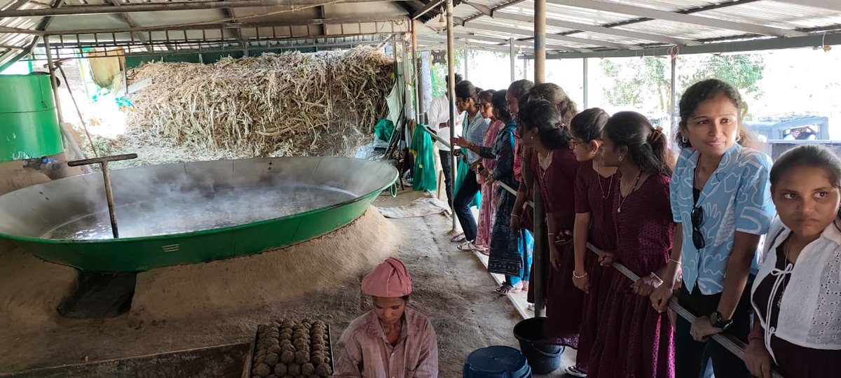 PeriyarVarsity's tweet image. 🌾 Industrial Visit to Kerala 🚆
The Department of Statistics, Periyar University, organized a two-day visit to agricultural industries and research centers in Kerala to promote practical learning on sustainable farming practices. 🌿
#PeriyarUniversity #StatisticsDepartment