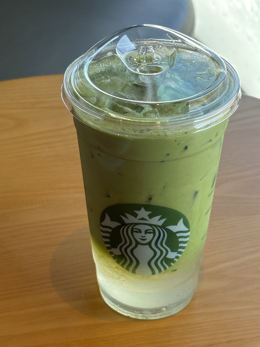 스타벅스 코코말차 🍵
한 입 먹고 토할🍝뻔 했는데
잘 섞으니까 그럭저럭 이상함!!!ㅅㅂ
뭔가 쌉쌀달달한 참외맛..??;;
먹다보니까 괜찮은것같기도 하고 이상함
(사진 찍구 나가서 먹었어요 😁😁)