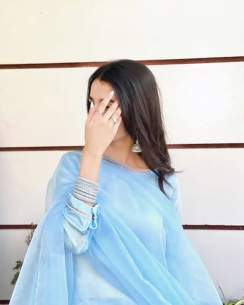 हर सुबह आपकी इतनी सुहानी हो जाए,
गम की हर बात पुरानी हो जाए,
दे जाए इतनी खुशियां यह नया दिन,
कि खुशी भी आपकी दीवानी हो जाए।