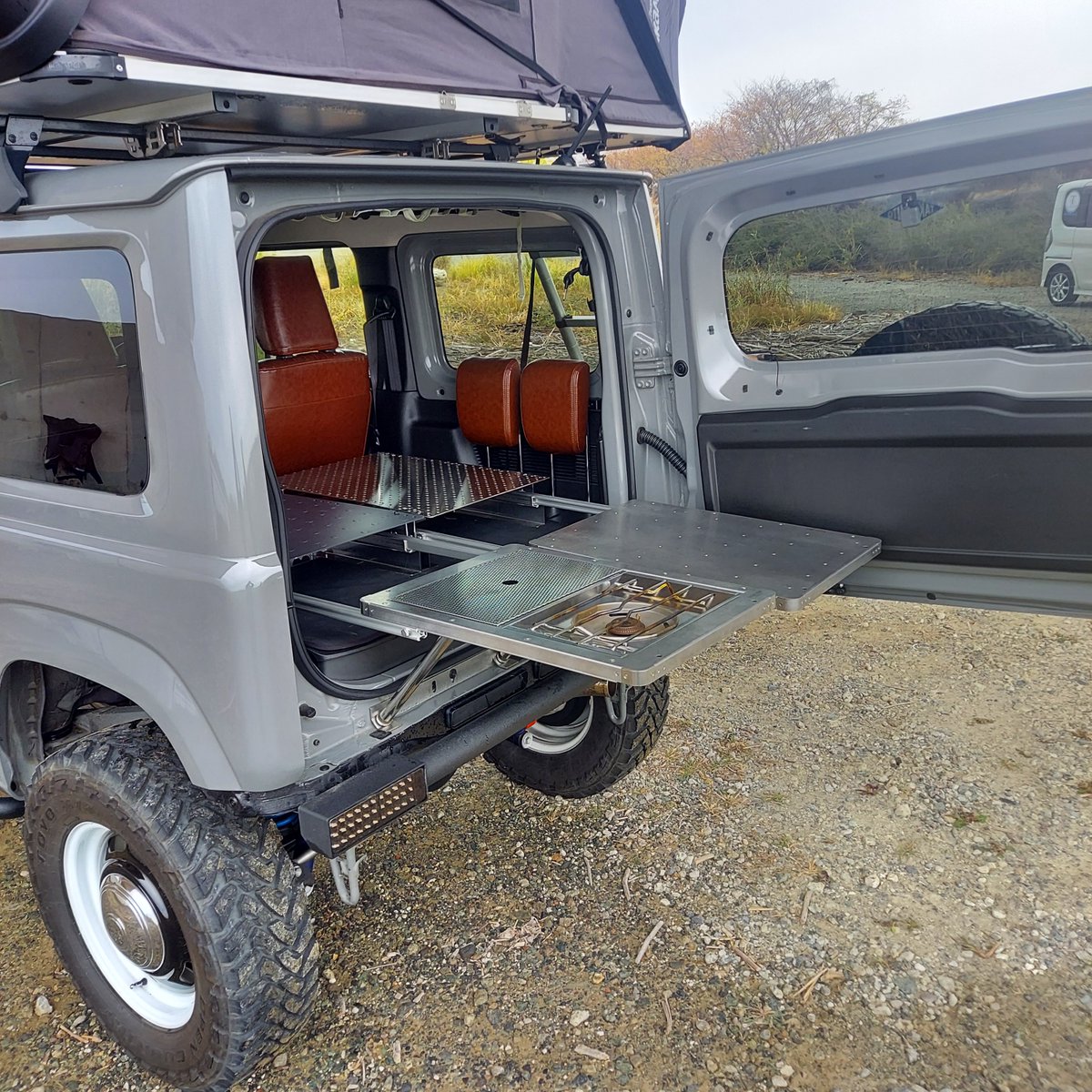 JimProTAKEAUTO's tweet photo. こんにちは! 福岡県柳川市のジムニー専門店「テイクオート」です。
昨日は【ジムニー天国】のデモカー撮影を行いました!
場所は大川の新田大橋の下。
雨でも濡れずに撮影できるしとても雰囲気がある映えスポットです(^^)/
#takeauto #naturesteel #jimny #天国 #撮影 https://t.co/QUbBuCnR17