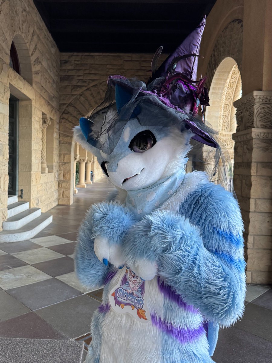 happy halloween! would you like a treat? :3

📸: <a href="/skylarenium/">Skylar</a>
#FursuitFriday