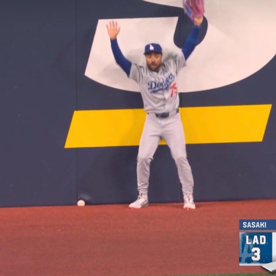 Lindsay Adams 👽 tweet media