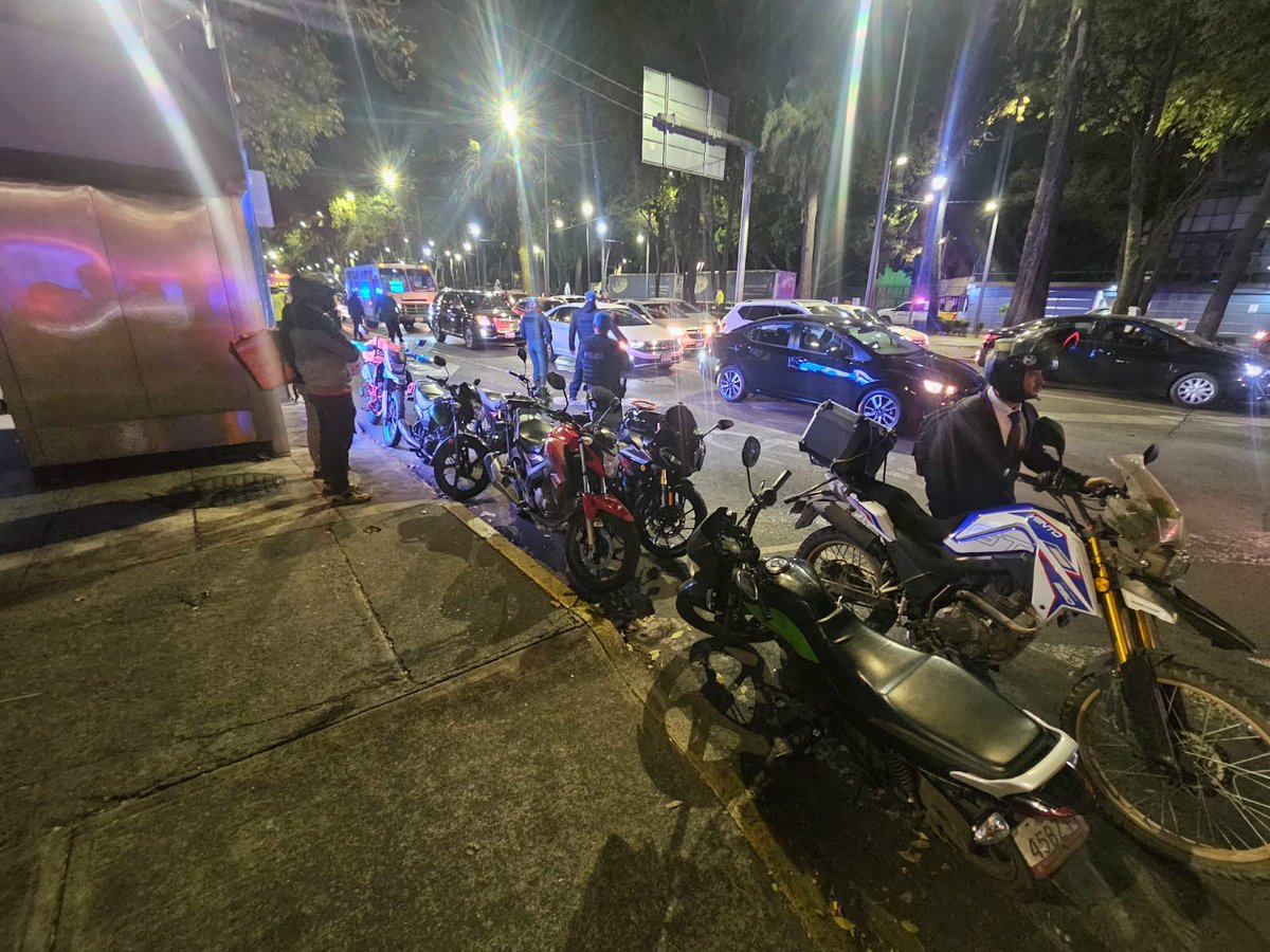 BlindarMH's tweet photo. 🚨 Durante la #RodadaDelTerror, la #CSCMH en coordinación con elementos de @OVIALCDMX implementó un operativo preventivo en diversas colonias de @AlcaldiaMHmx para inhibir acciones violentas y garantizar la seguridad vecinal.
Gracias a estas acciones se remitieron más de 50 potros al corralón . 🏍️
Seguimos trabajando para tu tranquilidad.
@mauriciotabe @GomezZalce @SSC_CDMX
#BlindarMH🛡