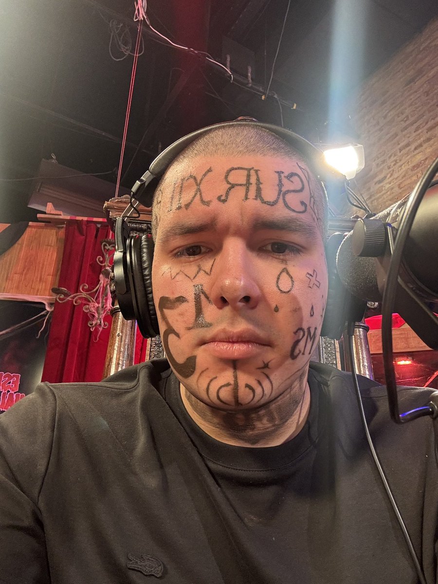 Como viene su Halloween? Yo me disfracé de diputado de Fuerza Patria.