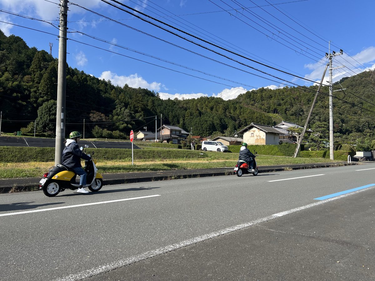 こんにちはッ🍉✨✨

本日も『出川哲朗の充電させてもらえませんか？』の撮影です🛵🛵💨
最高のお天気とニッコリ笑顔の出川さん☀️ステキな初登場のゲストさんと…一緒に楽しんでます🌈💫

さぁゲストさん、誰かわかりますか〜？🎤🎶