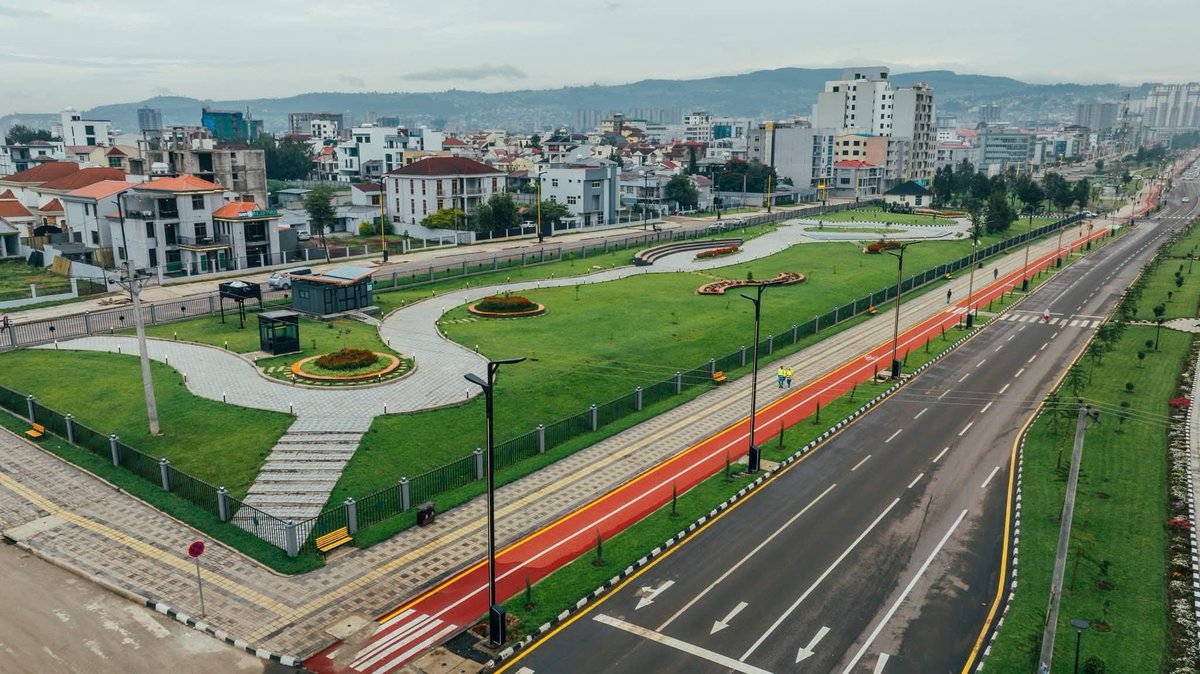 ETEmbassyPEK's tweet image. Progress on the Addis Ababa Corridor: Completing the First Two Phases

#AddisAbaba #Ethiopia #modernwarfare #fastest #growing #CityLife