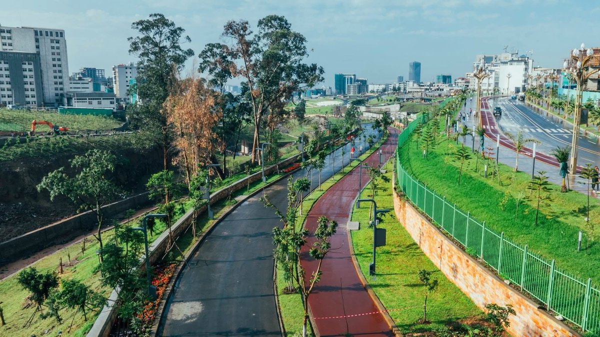 ETEmbassyPEK's tweet image. Progress on the Addis Ababa Corridor: Completing the First Two Phases

#AddisAbaba #Ethiopia #modernwarfare #fastest #growing #CityLife