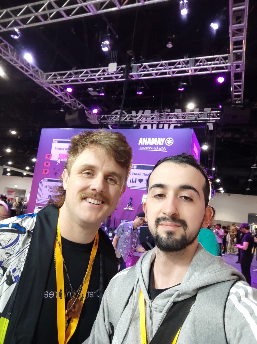 WaitIsThatZ's tweet image. Picture I took with @mrwobblesmusic at Twitch Con, super chill dude too, was awesome