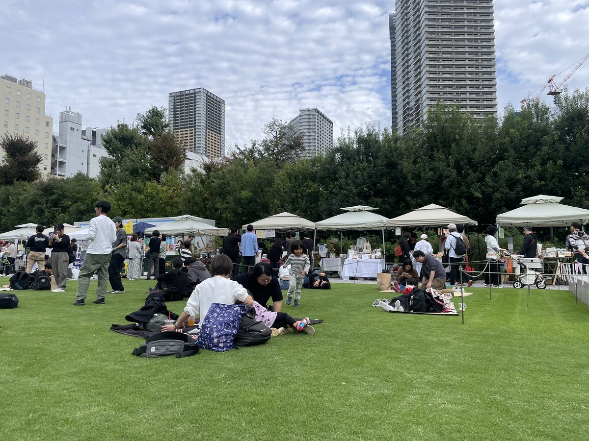 t_keikomiyazaki's tweet photo. 池袋リビングループで過ごす秋の午後🍂
お友達家族とたまたま会って合流
そのまま南池袋公園へ✨
子どもたちもはしゃいで楽しそう
#池袋リビングループ #livingloop #tokyolife https://t.co/c8OMXSBM7R