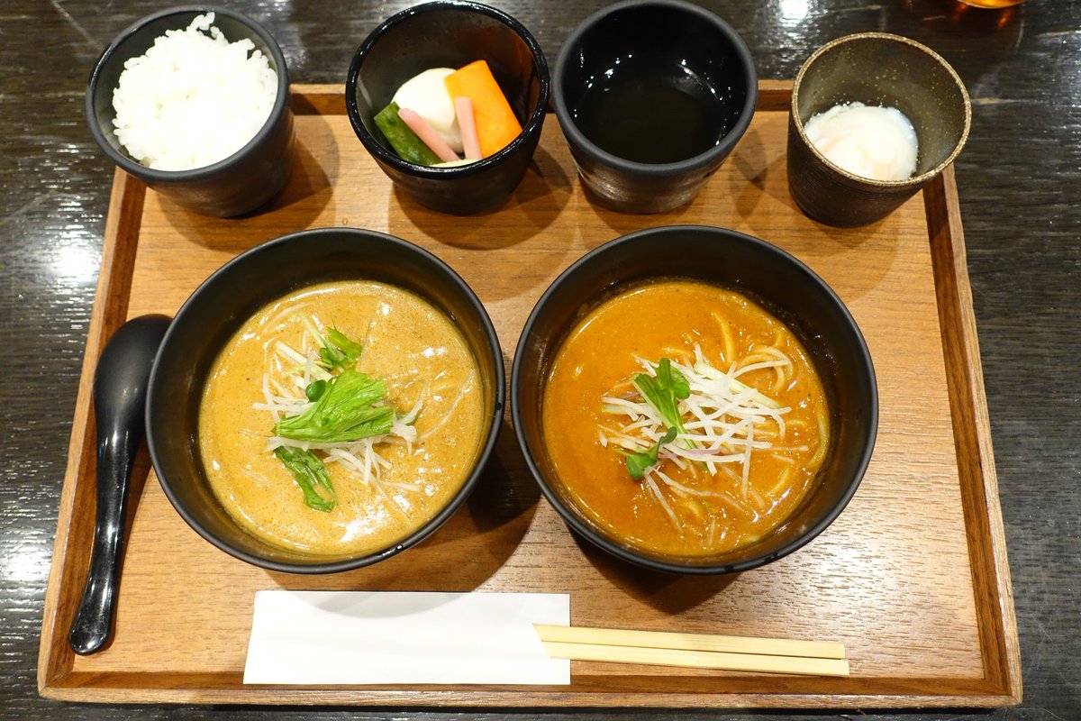 ak_factory's tweet image. cuudのハーフ&amp;amp;ハーフ（カレー&amp;amp;トマト）温泉たまご季節の蒸し野菜
#curry #currystagram #カレー #カレー好きな人と繋がりたい #カレーうどん #cuud #羽田空港 #羽田空港第1ターミナル #羽田空港カレー #羽田空港カレーうどん #羽田空港ランチ #羽田空港グルメ #くわちゃんねる instagram.com/p/DQgFTF2k2Pn/