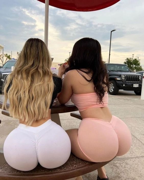 ⠀

⠀⠀  Yelena or Kate?

⠀⠀