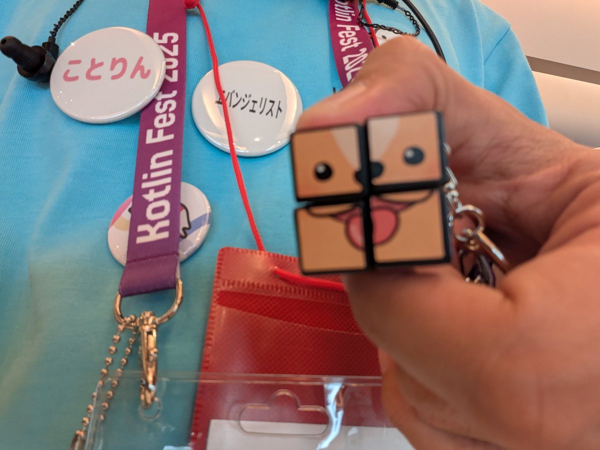 ngsw_taro's tweet image. #KotlinFest SMSさんからカイポチくんのルービックキューブもらった！