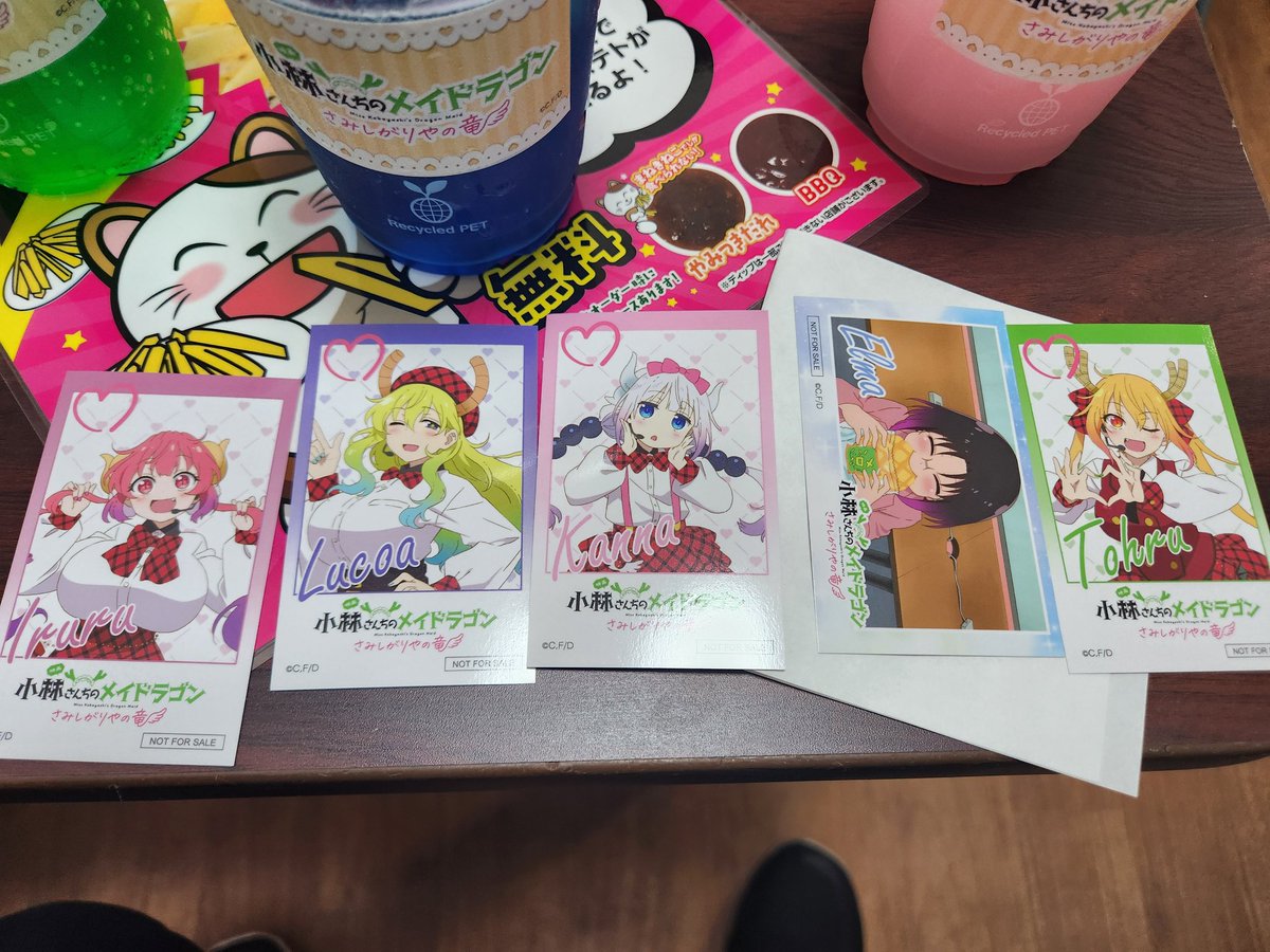 RUFURIAKOTONE's tweet photo. カラオケまねきねことメイドラコラボのポストカードでトール様とエルマ様きたけどエルマ様だけ違うんよな揃って欲しかったww https://t.co/CjgyzB6oQt