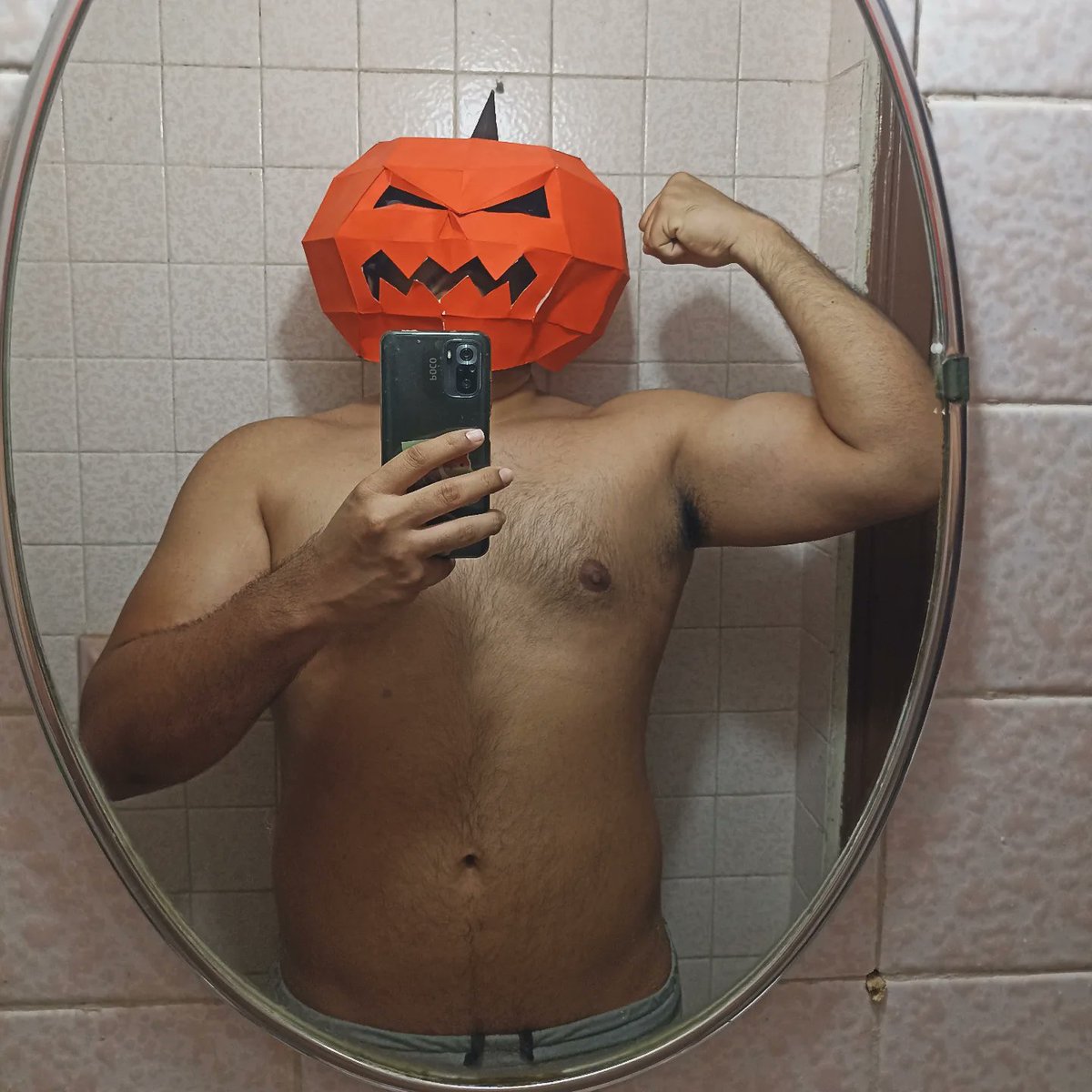 LeonGal95's tweet photo. 🎃 https://t.co/vmK4om0UNg