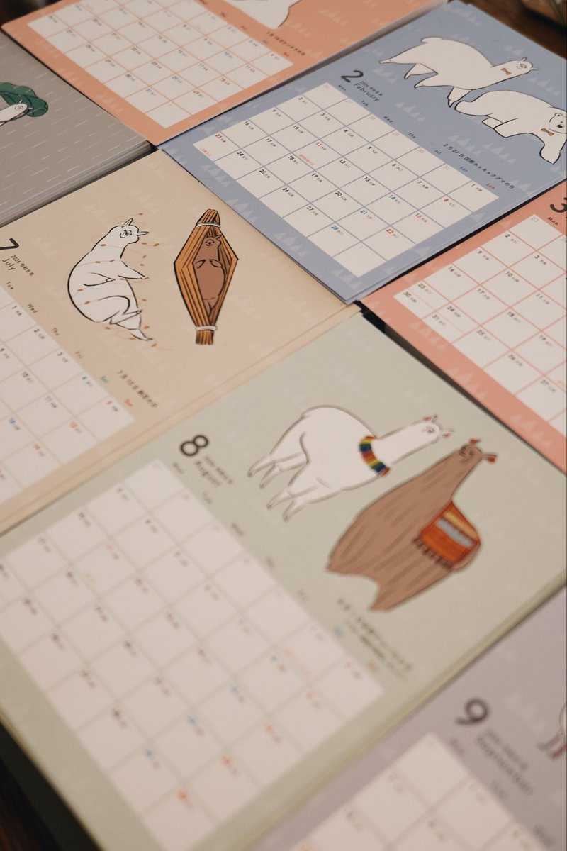 印刷所から届きました！
手作業でセッティングしていきます

#カレンダー