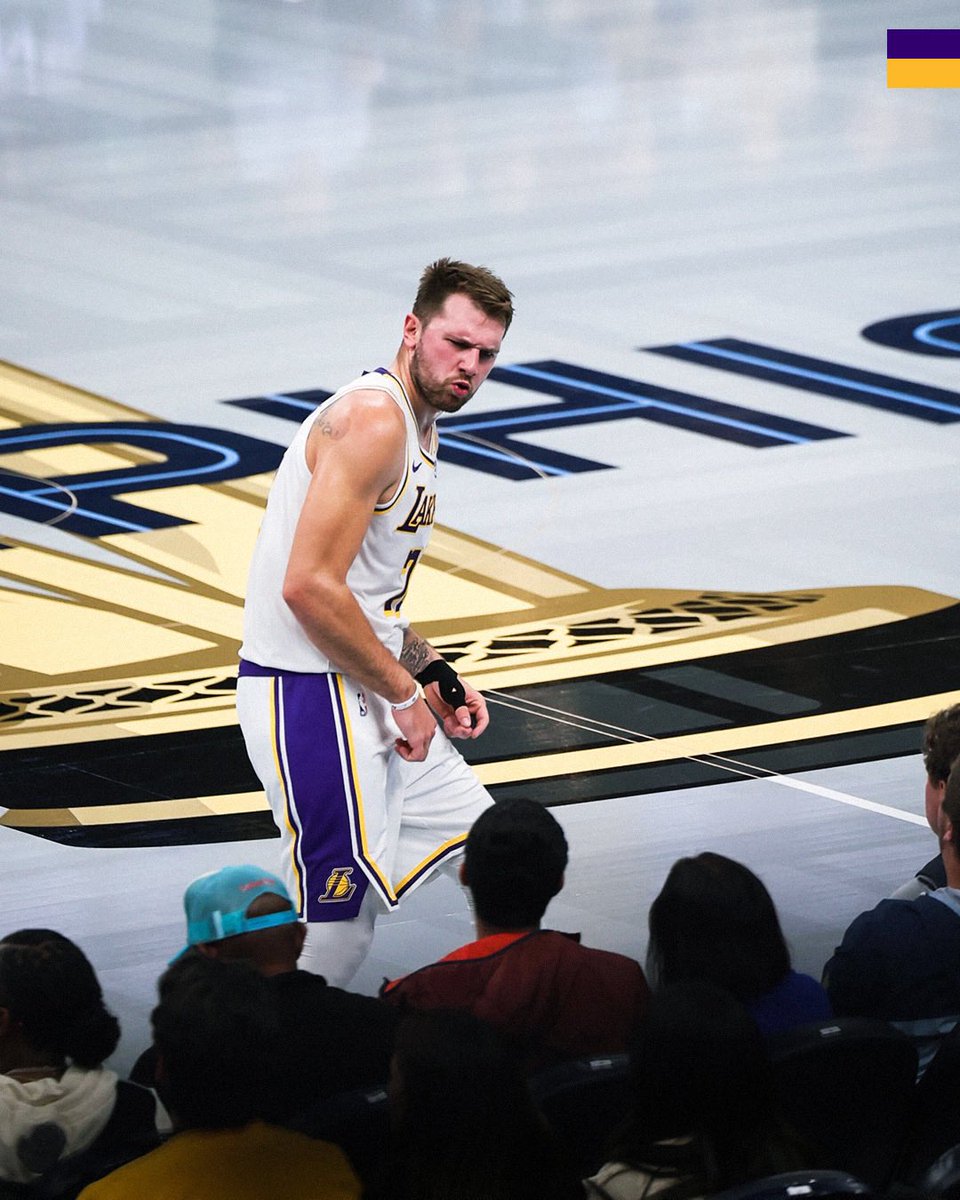 Jugadores NBA de la historia que han anotado 40+ puntos por juego en sus primeros tres partidos de una temporada:

• Wilt Chamberlain 
• Luka Doncic

Fin de la lista.

El gordo esloveno le clavó 43 a Warriors, 49 a Wolves y hoy, 44 a Grizzlies. 

Está completamente DE-MEN-TE!!