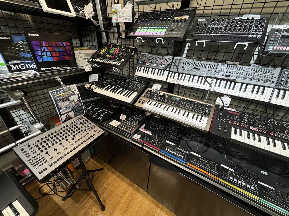 shima_sapporo_p's tweet photo. 本日よりRoland TR-1000の展示を開始！

期間限定展示となっております。
3連休はぜひ札幌パルコ店へご来店下さい！

9日には14時からデモ演奏などのイベントも開催いたします。
下記予約フォームからぜひご予約下さい。(参加費無料)
https://t.co/EpwUrK6wZx https://t.co/QHMcGUQnfr