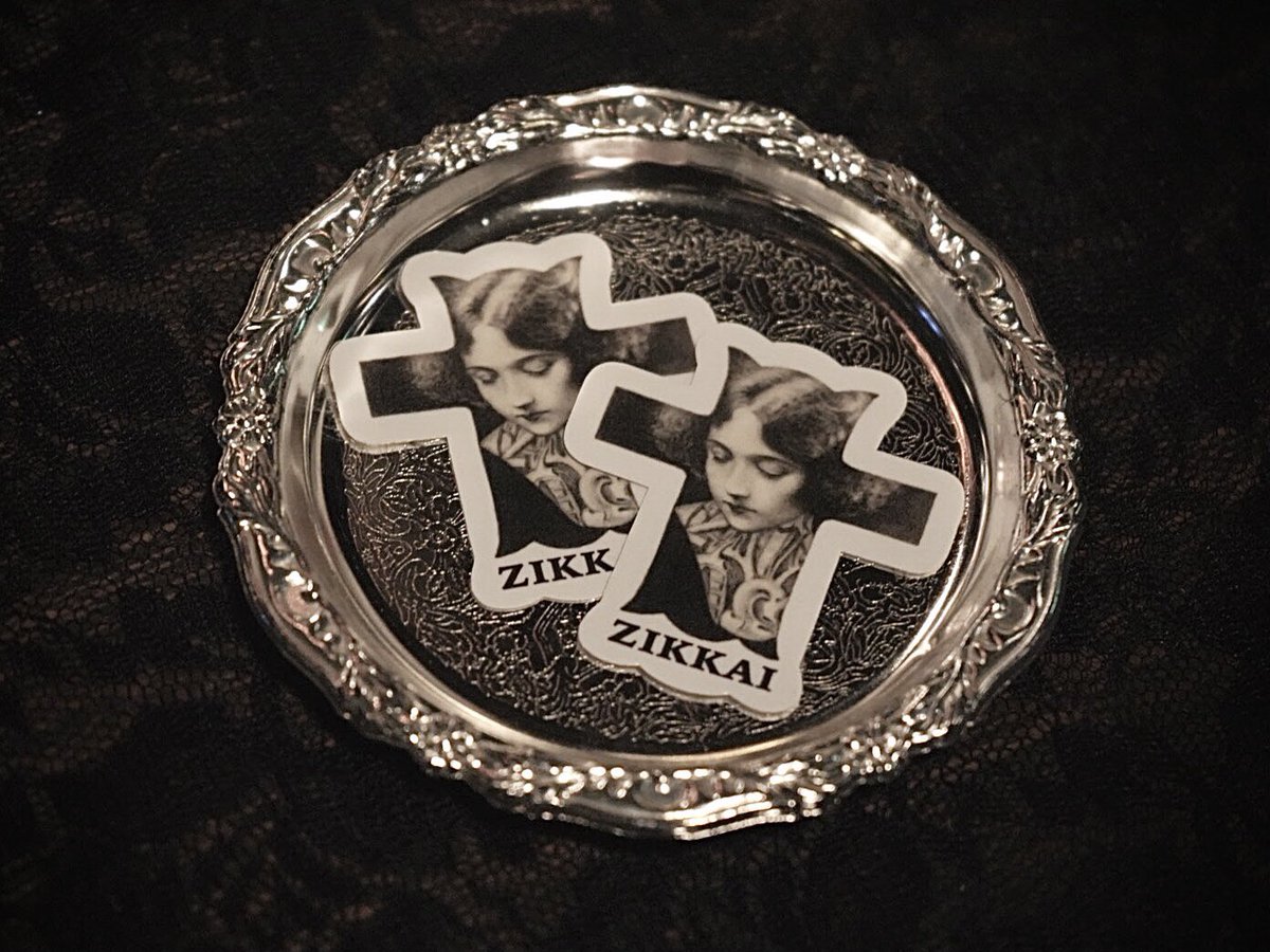 十誡は今年の11月で10周年を迎えます。
この記念すべき年を迎えられたのも、ひとえに皆様のご愛顧のおかげでございます。
誠にありがとうございます。

今月よりご来店のお客様には、Terusan(<a href="/Terusan_room/">𝐓𝐞𝐫𝐮𝐬𝐚𝐧</a> )様が手がける美麗イラストの十誡オリジナルステッカーをお渡ししております。