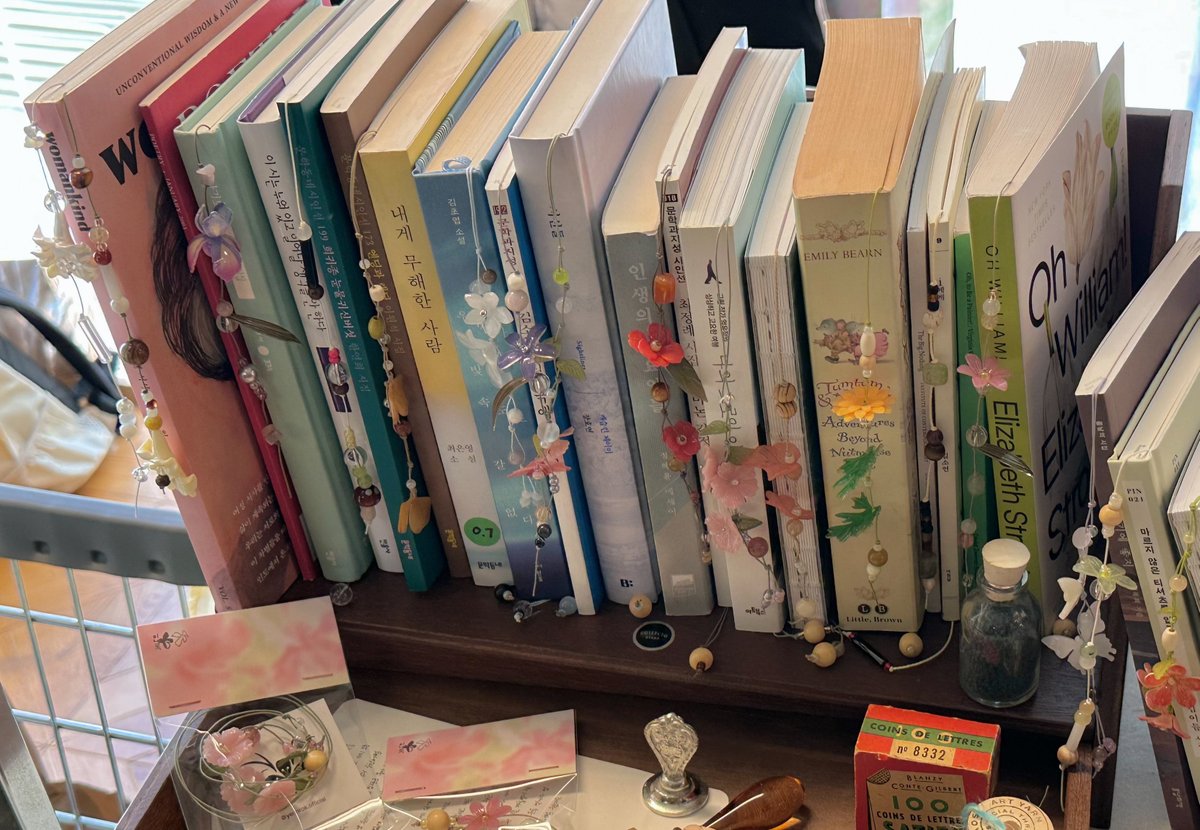 gorodal's tweet photo. 오로지 무궁화 끈갈피를 보고 달려왔는데
붓꽃 실물이 미쳐서 둘 다 데려왔다는 이야기.. https://t.co/vxoOOO8w0m