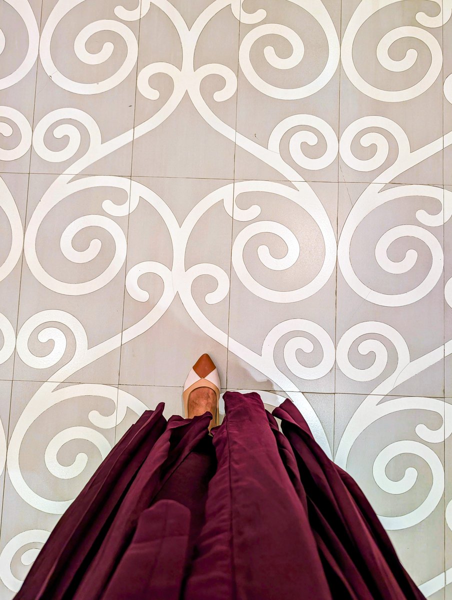 raj_soma31485's tweet photo. Every step tells a story where design meets detail ✨
#nmaccmumbai #DesignDetails #FloorGoals #StepInStyle #ArtInEveryStep #StyleAndDesign #ChicMoments #VisualInspiration #DesignLover #CreativeSpaces #EleganceInMotion #patterndesign #DesignInspiration #followformore https://t.co/6eqPq87J4r