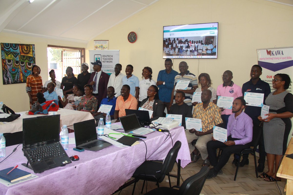EduTechTrsNet's tweet image. 🎶Transforming Education, #1ClickAtaTime! Great thanks to all educators who made it to Jinja College for Day 1 yesterday! Day 2 loading...